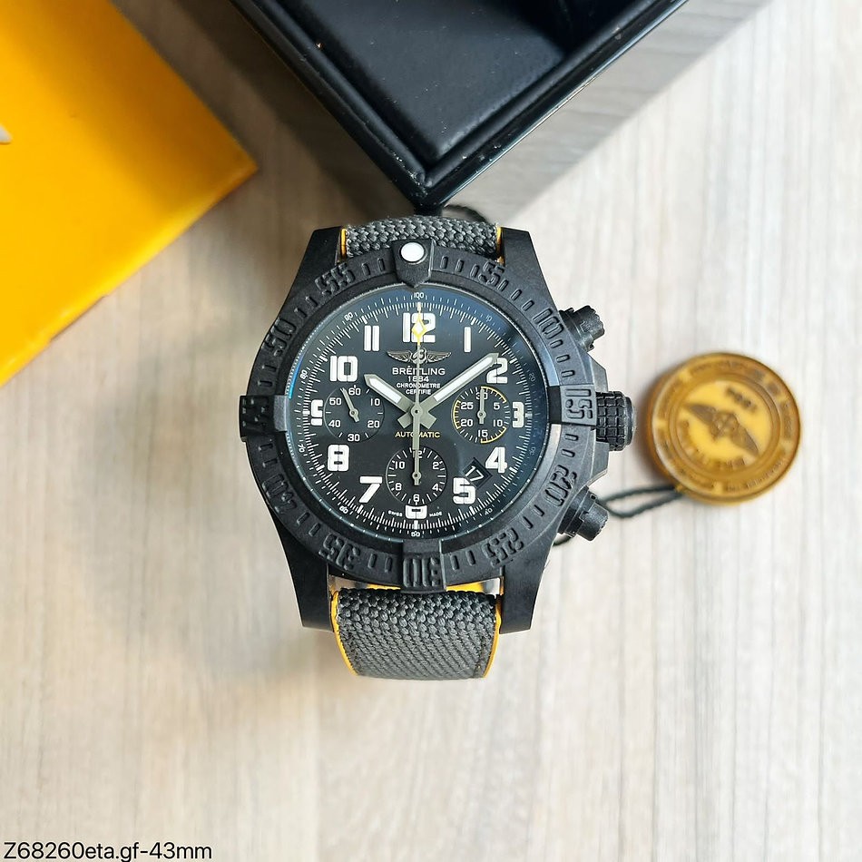 Breitling avenger sale hurricane 45mm