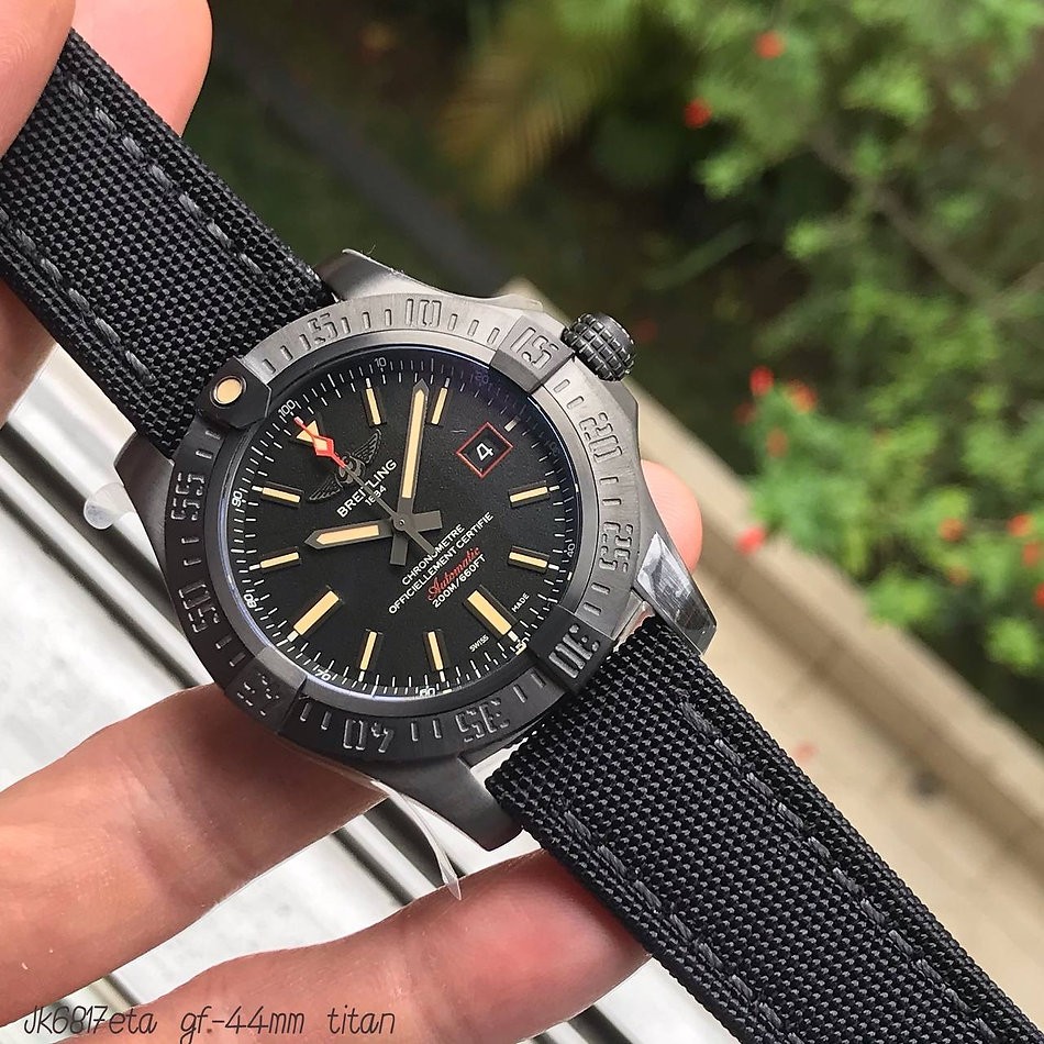 Breitling avenger 44mm top blackbird