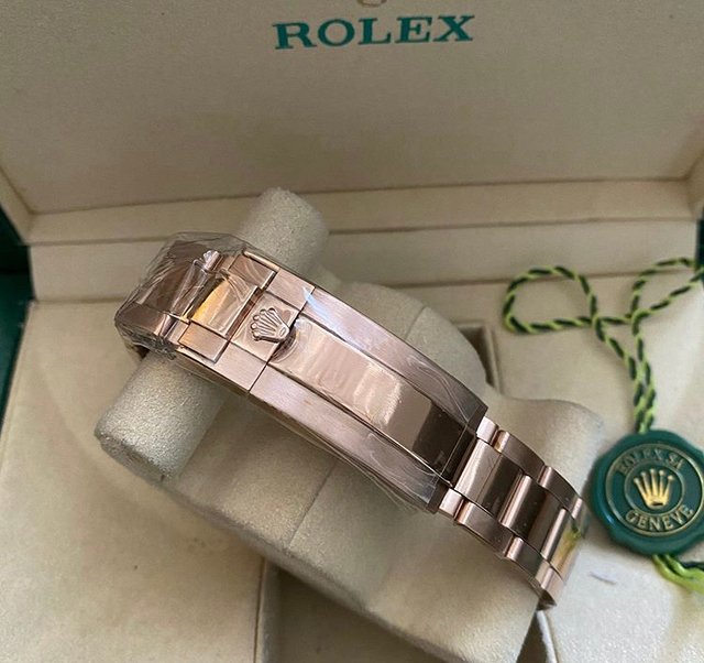 Réplica de Relógio Rolex GTM Dourado e Rosê - Imagem 4