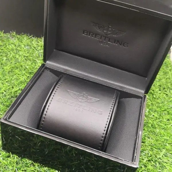 Alternative view of Caixa Breitling