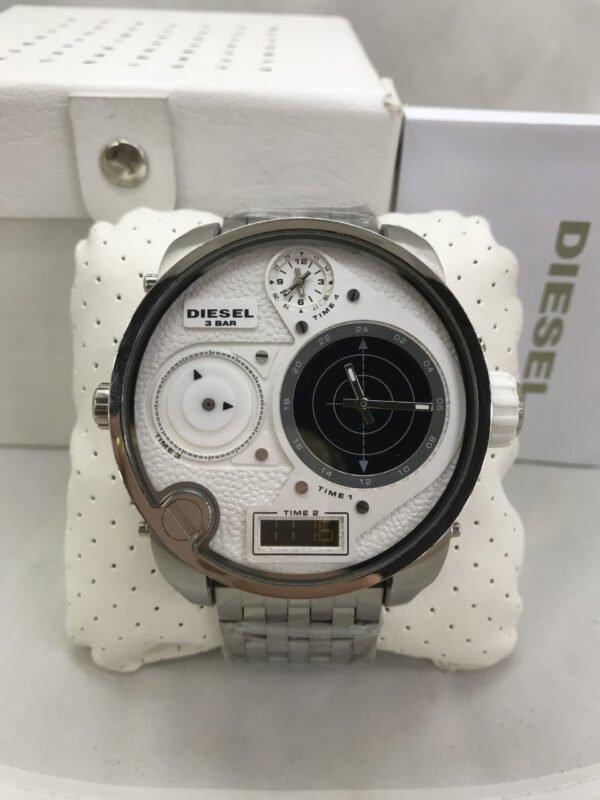 Alternative view of Réplica de Relógio Diesel Radar White