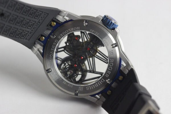 Alternative view of Réplica de Relógio Roger Dubuis