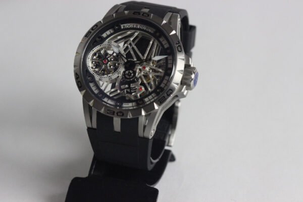 Alternative view of Réplica de Relógio Roger Dubuis