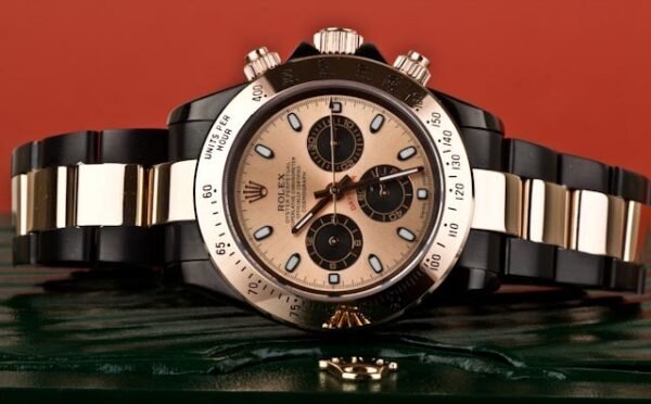 Alternative view of Réplica de Relógio Rolex Daytona Black Gold Edition